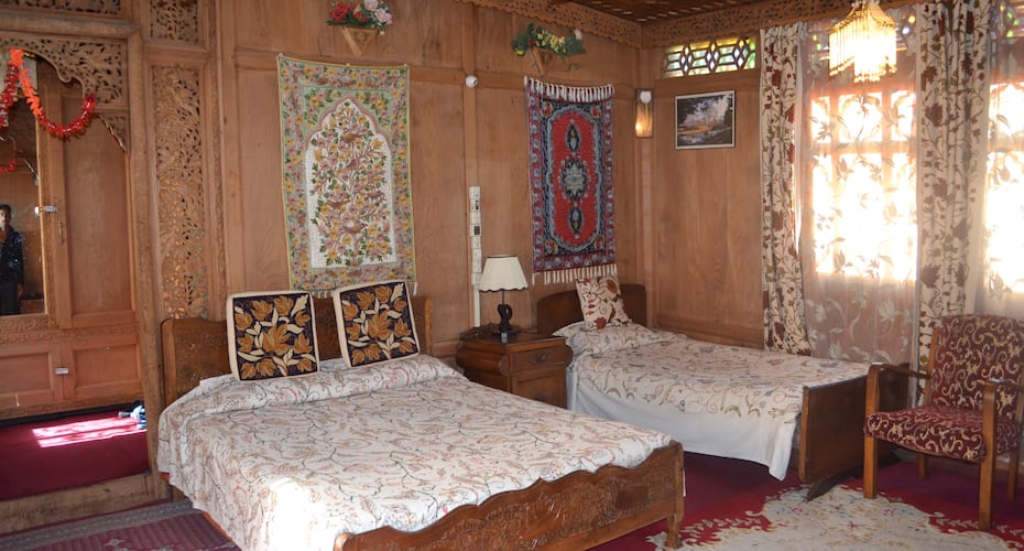 Morning Star Houseboat, Srinagar 4